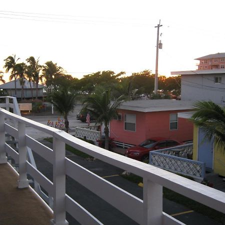 The Holiday Court Villas And Suites Fort Myers Beach Dış mekan fotoğraf